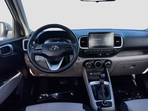 Used 2024 Hyundai Venue SEL FWD image 21