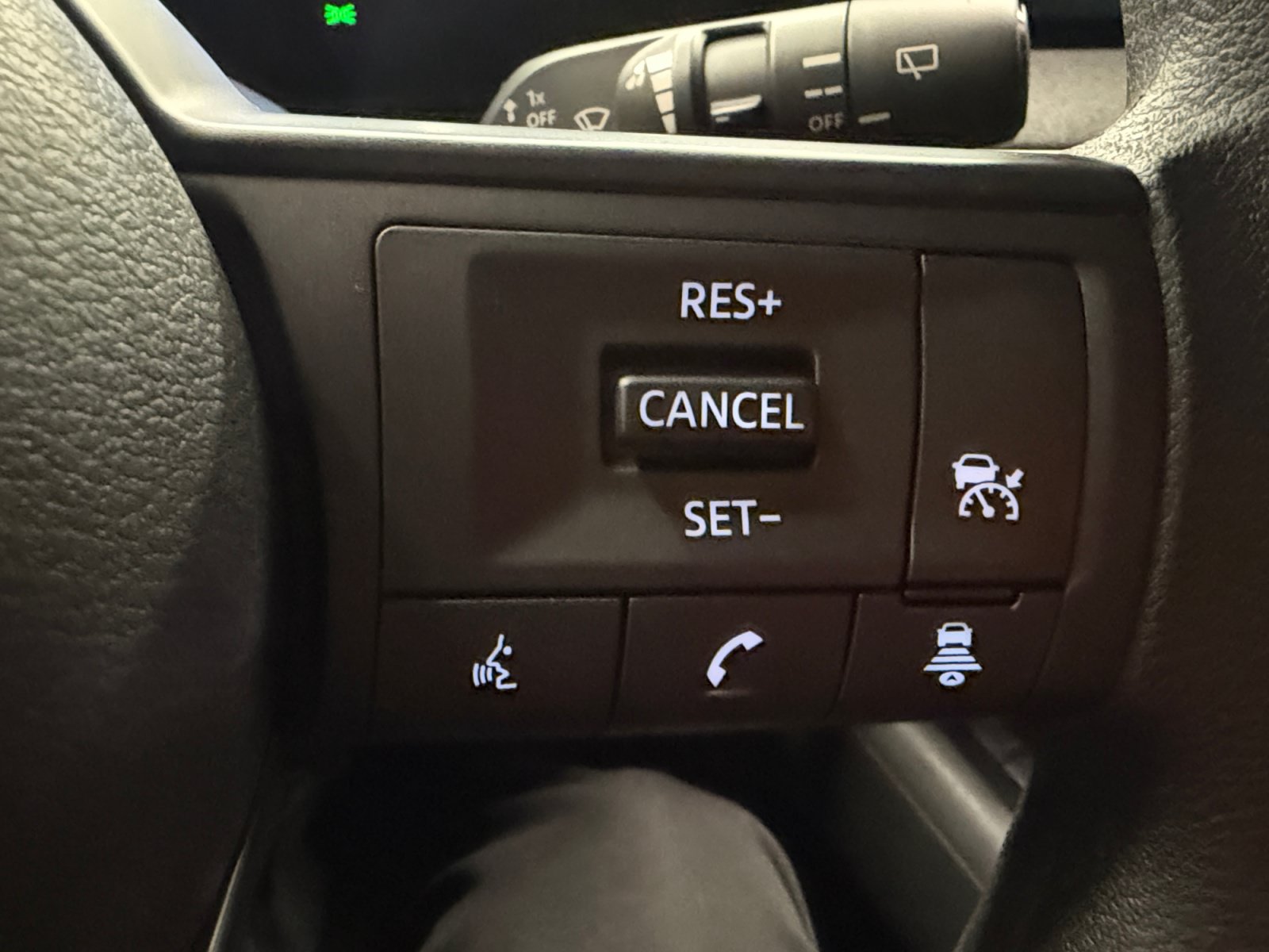 Used 2025 Nissan Kicks SV FWD image 34