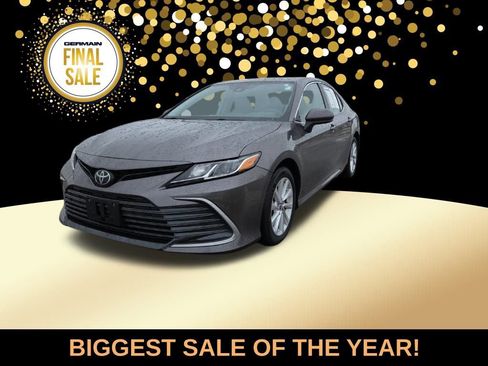 Used 2022 Toyota Camry LE image 1