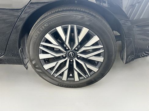 Used 2024 Nissan Altima 2.5 SV w/ SV Premium Package image 11