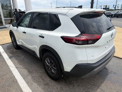 Used 2023 Nissan Rogue S FWD image 3