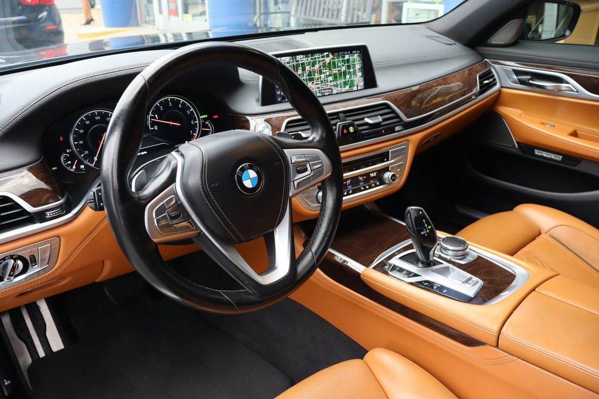 Used 2017 BMW 750i xDrive AWD/4WD image 9