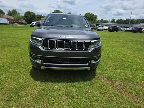 Used 2022 Jeep Wagoneer Series III w/ Flexible Seating Group RWD image 14