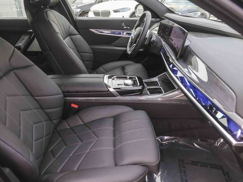 Used 2025 BMW 750e xDrive w/ Premium Package image 13