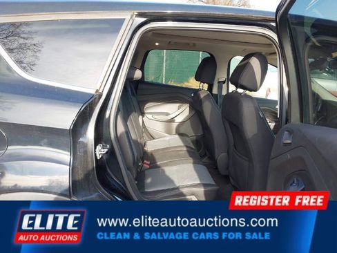 Used 2017 Ford Escape SE image 15