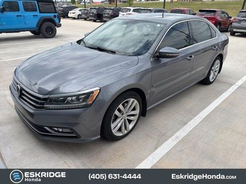 Used 2018 Volkswagen Passat 2.0T SE FWD image 1