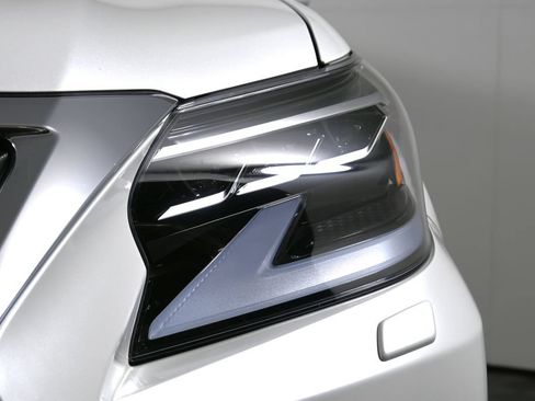 Used 2023 Lexus GX 460 Premium w/ Premium Package AWD/4WD image 11