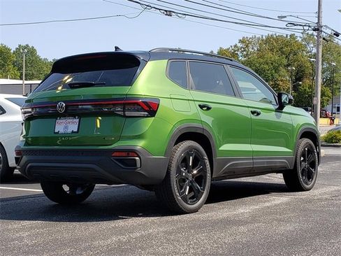 New 2025 Volkswagen Taos SE image 3