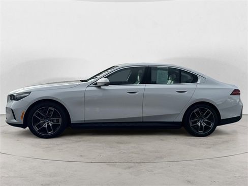 Used 2025 BMW i5 xDrive40 w/ Premium Package image 4