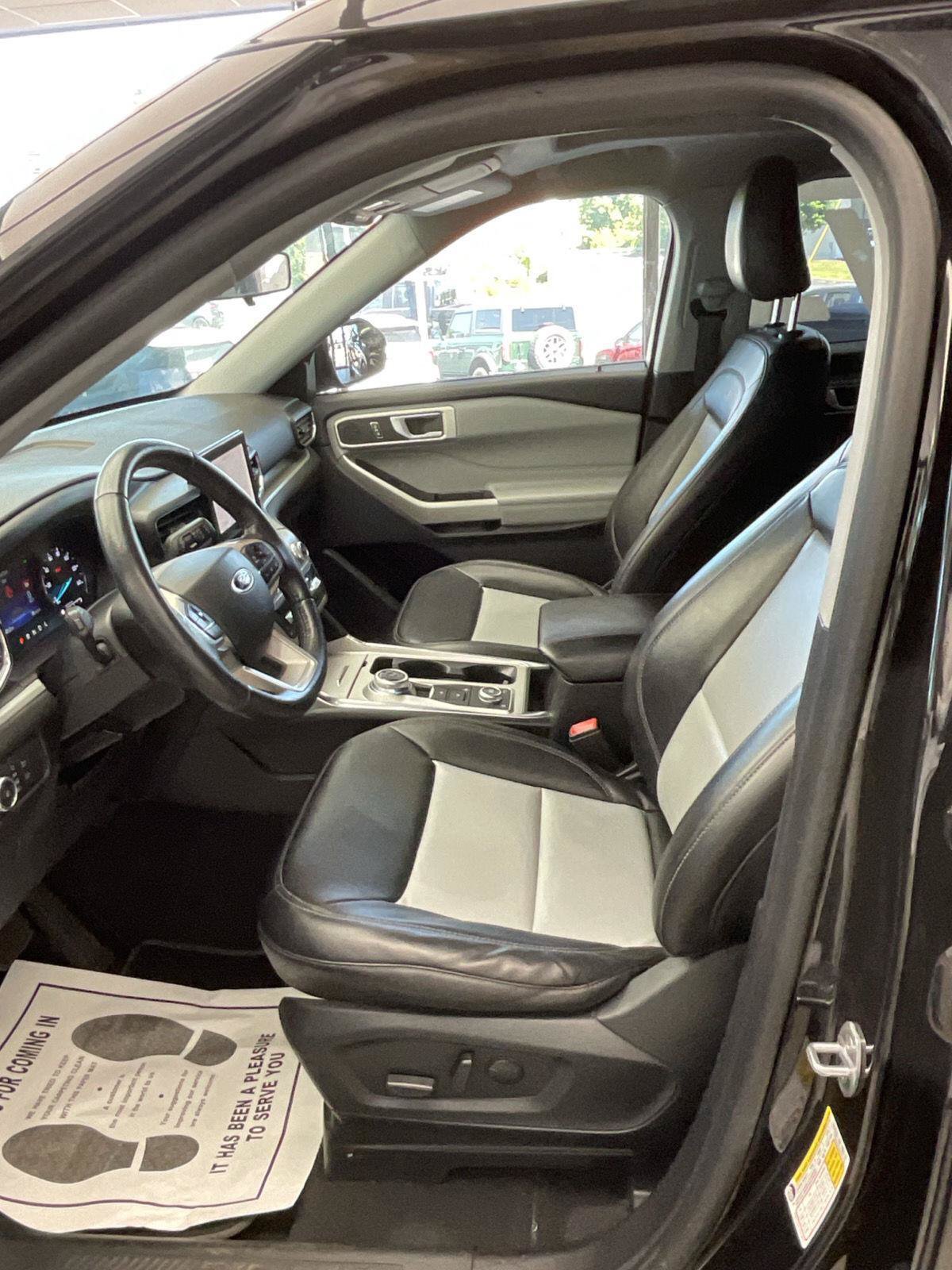 Used 2022 Ford Explorer XLT w/ Equipment Group 202A AWD/4WD image 8