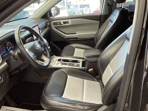Used 2022 Ford Explorer XLT w/ Equipment Group 202A AWD/4WD image 8