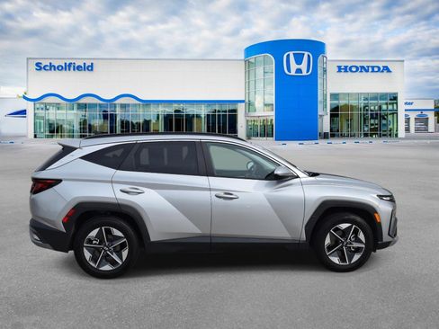 Used 2025 Hyundai Tucson SEL FWD image 2
