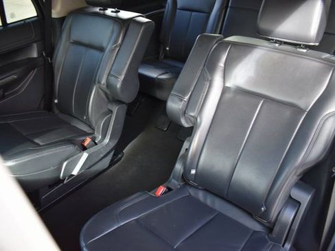 Used 2024 Ford Expedition XLT image 19