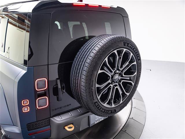New 2026 Land Rover Defender 110 OCTA AWD/4WD image 31