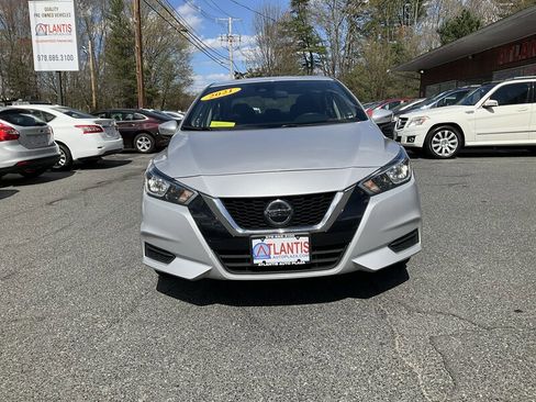 Used 2021 Nissan Versa SV FWD image 2