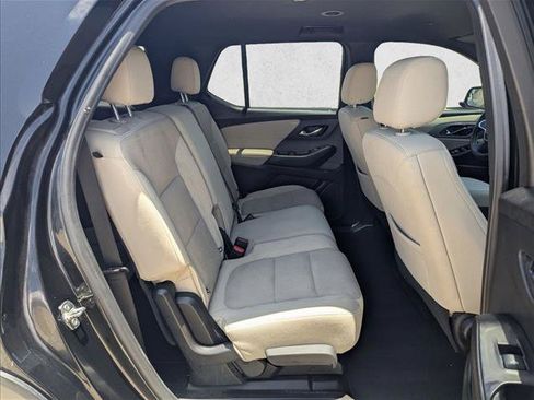 Used 2022 Chevrolet Traverse LS FWD image 19