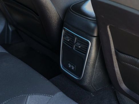 Used 2019 Dodge Charger SXT RWD image 18