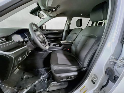 Used 2023 Jeep Grand Cherokee L Laredo AWD/4WD image 19