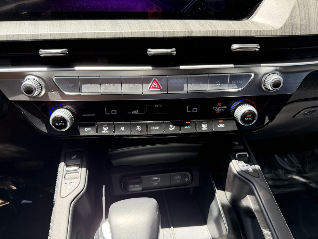 Used 2025 Kia Telluride EX w/ EX Captain's Chair Package FWD image 23
