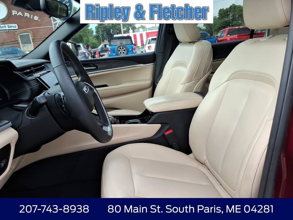 Used 2023 Jeep Grand Cherokee L Limited AWD/4WD image 13