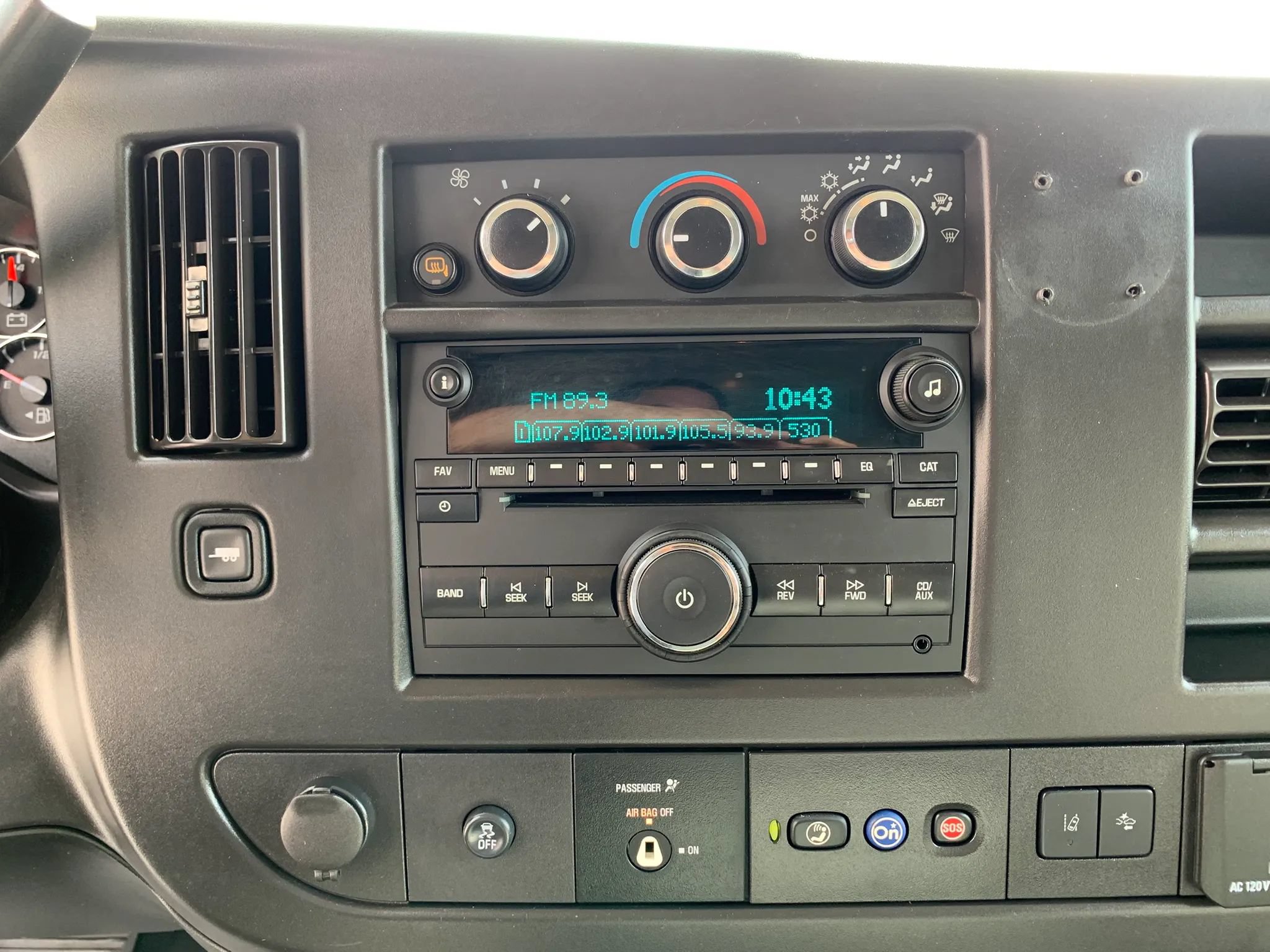 Used 2020 Chevrolet Express 3500 Extended w/ Driver Convenience Package RWD image 17