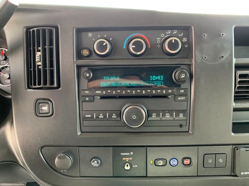 Used 2020 Chevrolet Express 3500 Extended w/ Driver Convenience Package RWD image 17