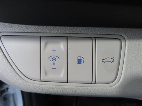 Used 2023 Genesis G70 2.0T image 18