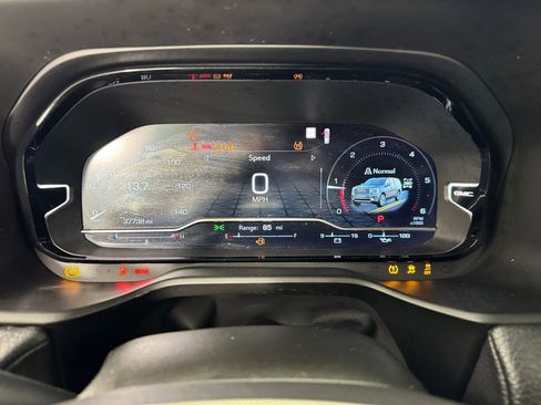 Used 2022 GMC Yukon XL Denali w/ Denali Premium Package image 25