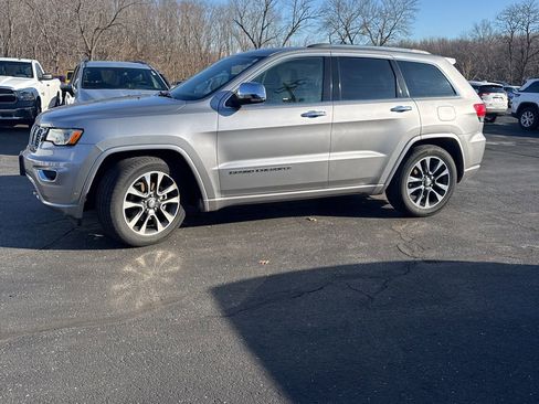 Used 2017 Jeep Grand Cherokee Overland w/ Jeep Active Safety Group image 4