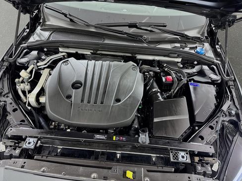 Used 2025 Volvo V60 B5 Cross Country Plus image 32