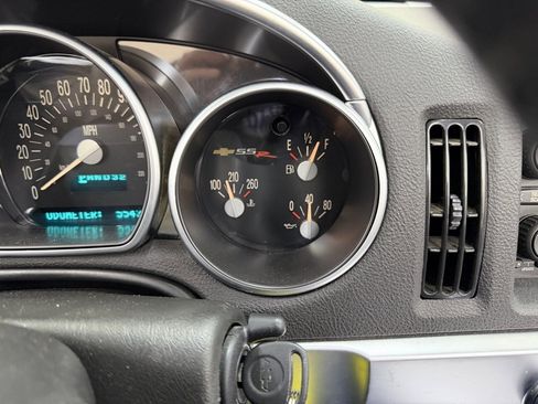 Used 2004 Chevrolet SSR w/ Preferred Equipment Group image 29