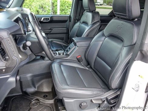 Used 2025 Ford Bronco Badlands AWD/4WD image 9