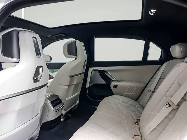 Used 2023 BMW 760i xDrive AWD/4WD image 12