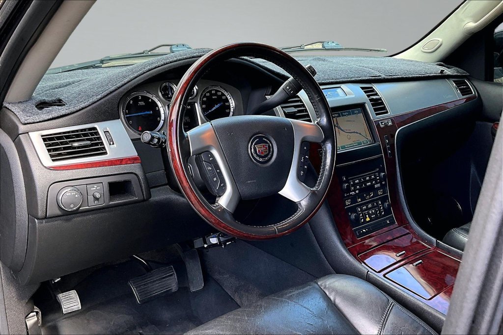 Used 2011 Cadillac Escalade ESV Premium RWD image 4
