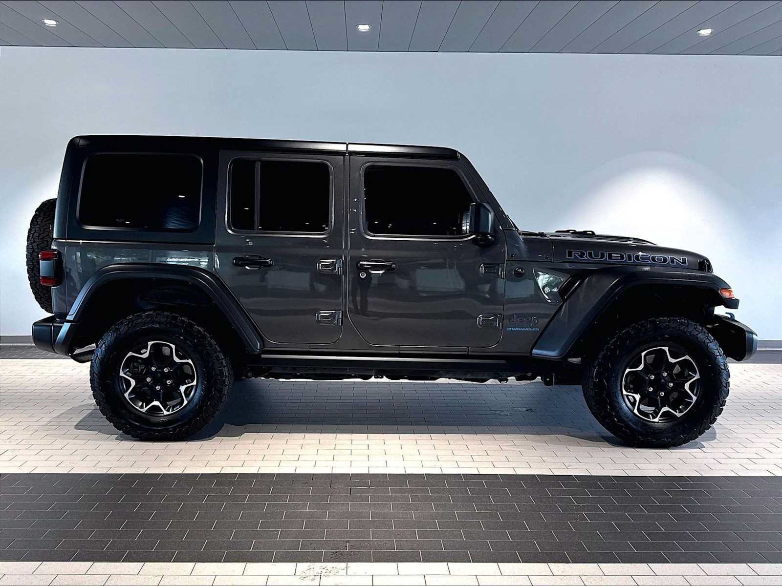 Used 2023 Jeep Wrangler Unlimited Rubicon 4xe w/ Cold Weather Group AWD/4WD image 11