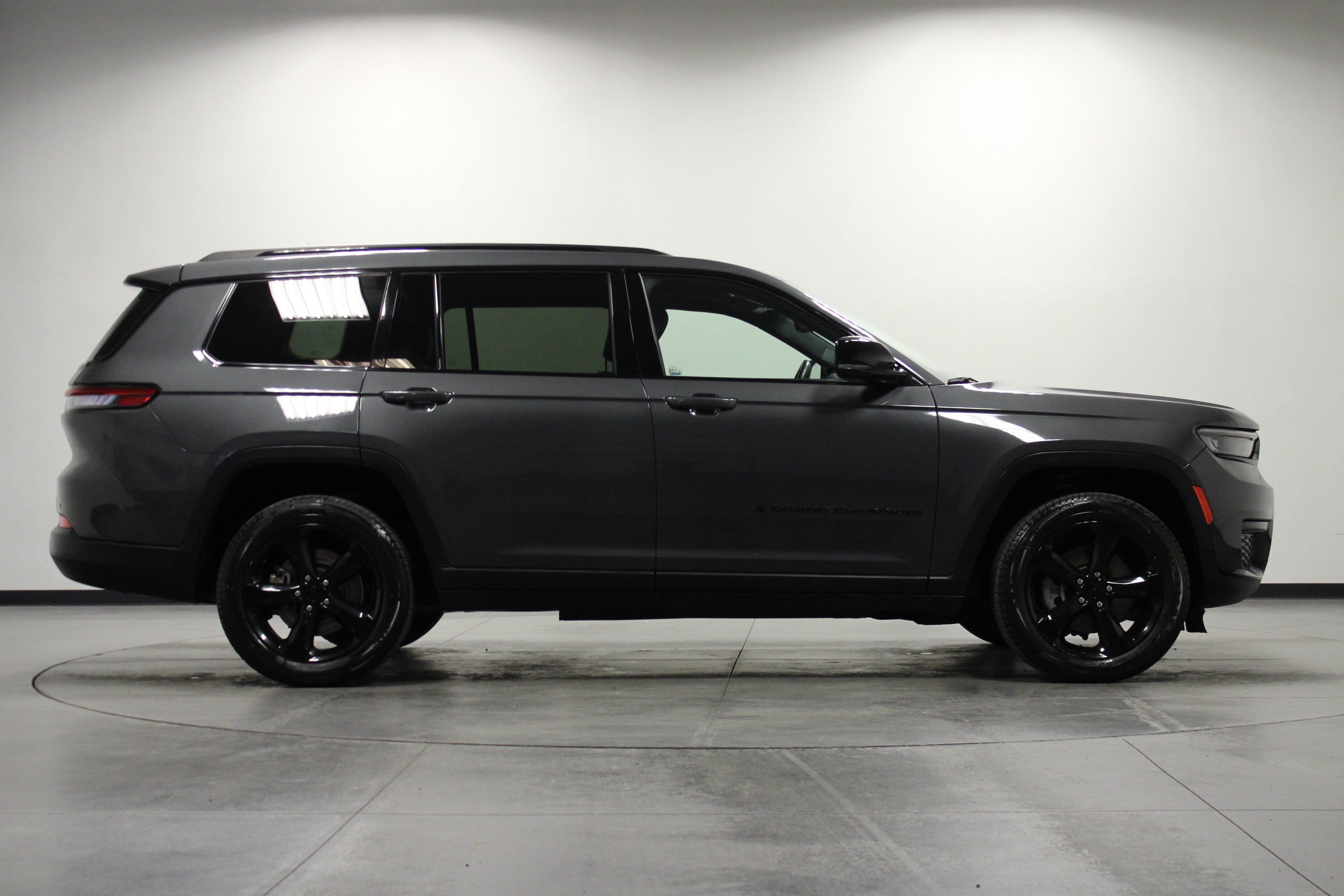 Used 2022 Jeep Grand Cherokee L Laredo AWD/4WD image 3