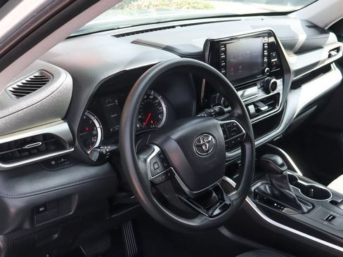 Used 2021 Toyota Highlander L FWD image 21