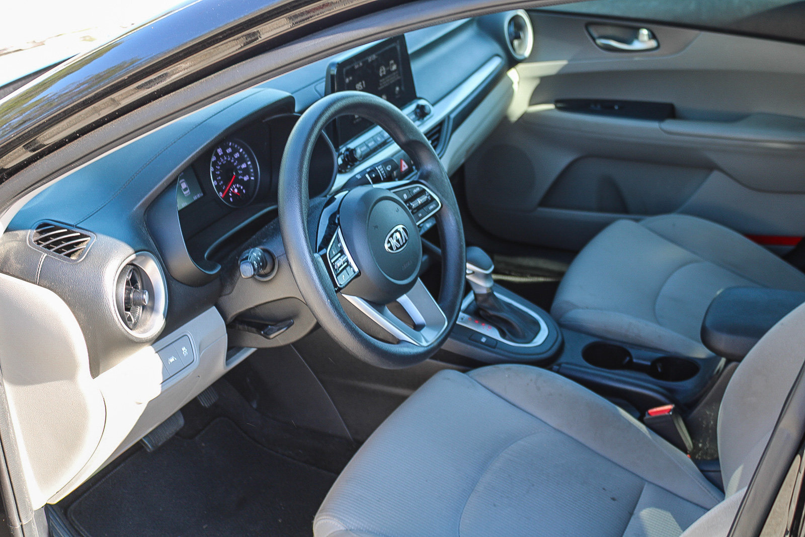 Used 2020 Kia Forte LXS FWD image 19