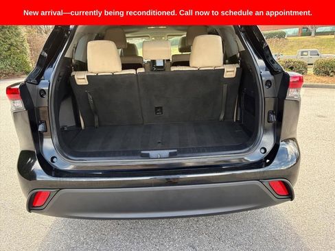 Used 2021 Toyota Highlander XLE image 29
