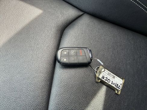 Used 2025 Jeep Compass Limited image 21