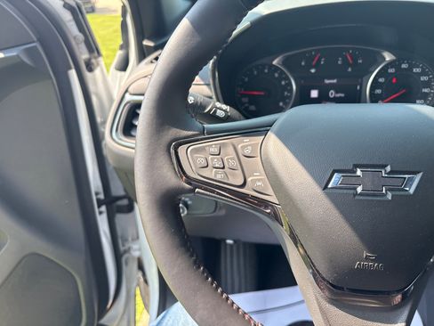 Used 2022 Chevrolet Equinox RS w/ Infotainment Package image 24