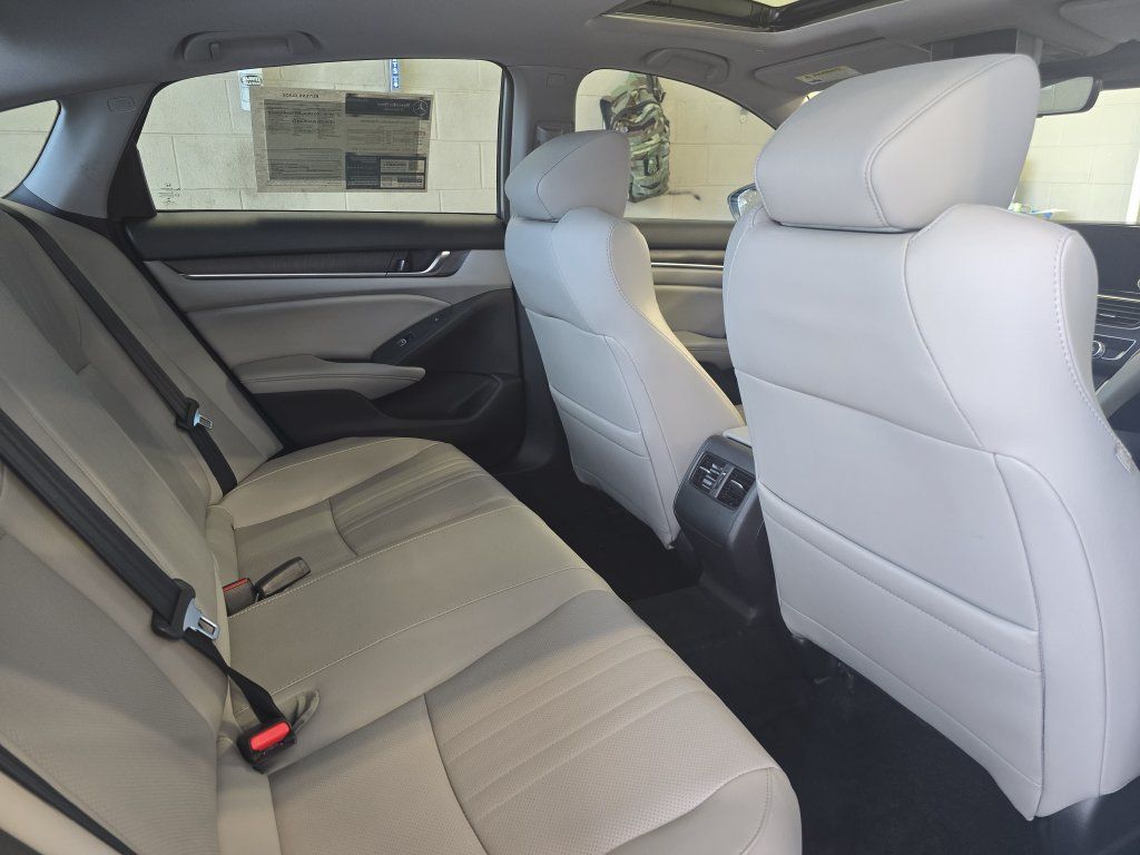 Used 2020 Honda Accord Touring image 11