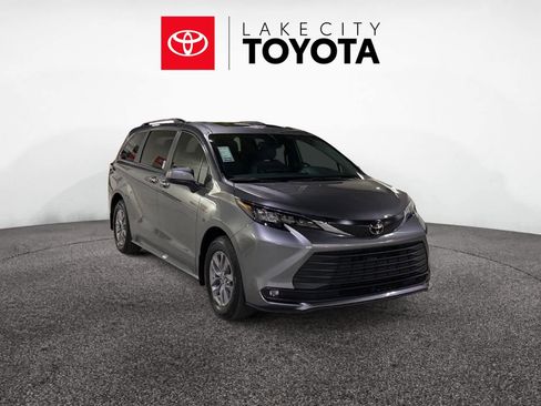 New 2026 Toyota Sienna XLE FWD image 9