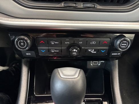 Used 2024 Jeep Compass Limited image 21