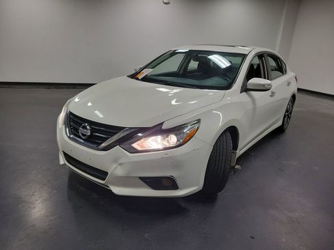 Used 2017 Nissan Altima 2.5 SV w/ Convenience Package image 5