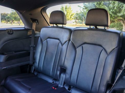 Used 2017 Audi Q7 3.0T Premium Plus w/ Premium Plus Package image 24