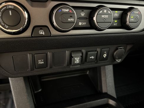 Used 2023 Toyota Tacoma TRD Sport w/ Black Out Package (TMS) AWD/4WD image 31