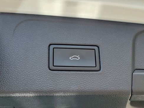 Used 2022 Volkswagen Atlas SEL R-Line image 10