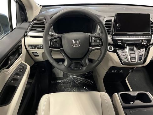 New 2026 Honda Odyssey Touring image 25
