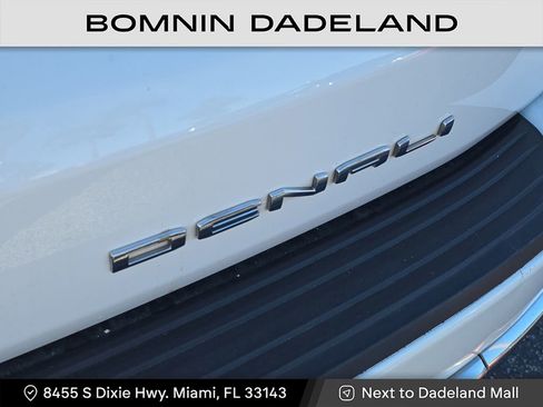 Used 2022 GMC Yukon XL Denali w/ Denali Premium Package image 5